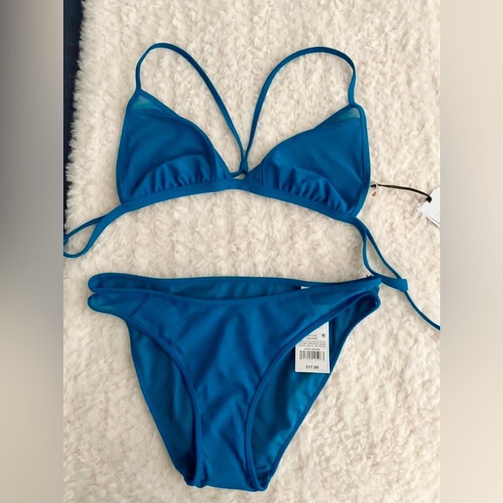 Shade & Shore Swimsuit Bikini set Top size medium and bottom size medium NWT